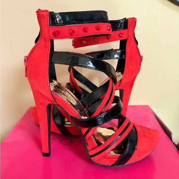 Shoe Dazzle Red and Black Strappy Heels - Picture 3 of 3